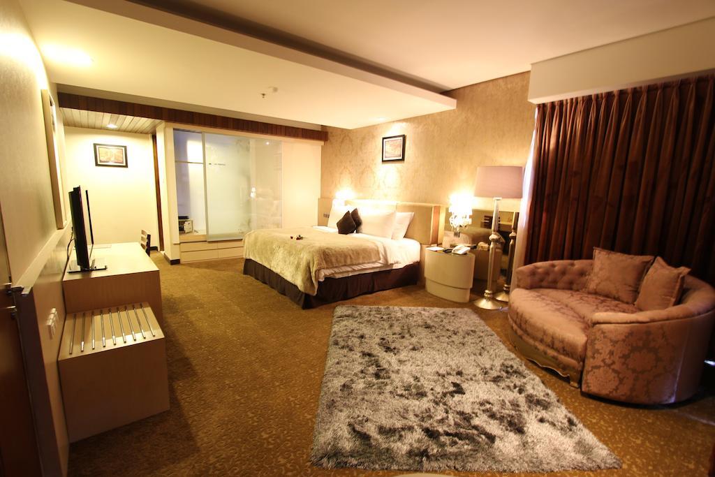 Ratu Hotel Serang Room photo